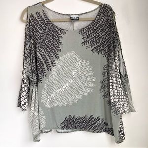 Manuheali’i Peek-a-boo Shoulder Top